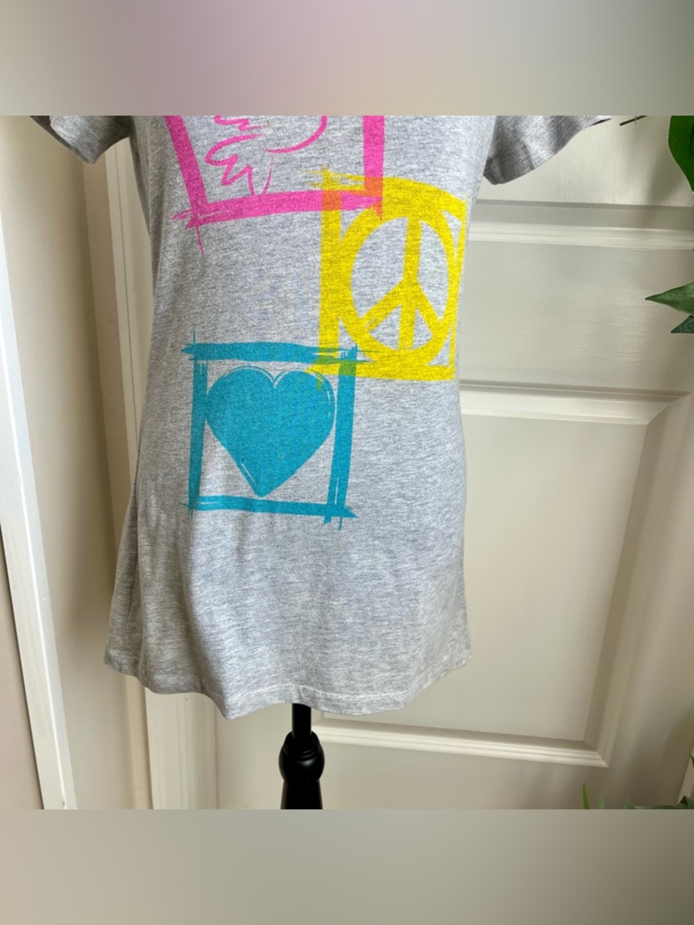 Mandee Y2K Peace Love Slim Fit Short Sleeve Graphic Top Gray Sz L - Picture 6 of 16
